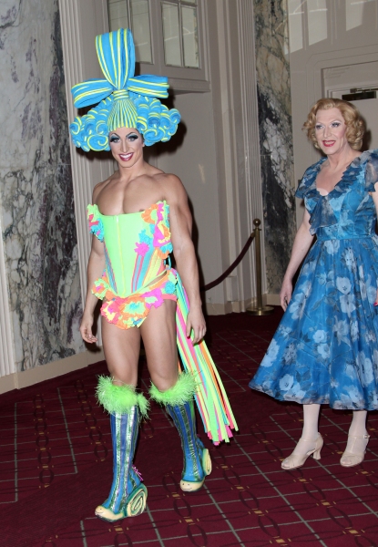 Photo Coverage: Bette Midler's 'Hulaween' Gala Benefit Image