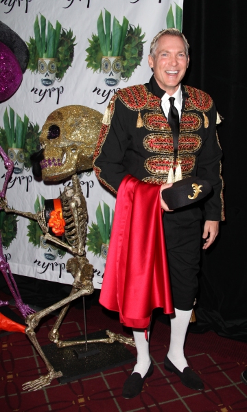 Photo Coverage: Bette Midler's 'Hulaween' Gala Benefit Image