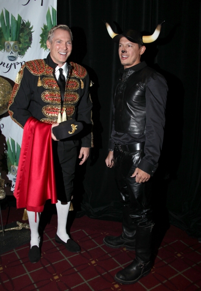 Photo Coverage: Bette Midler's 'Hulaween' Gala Benefit Image
