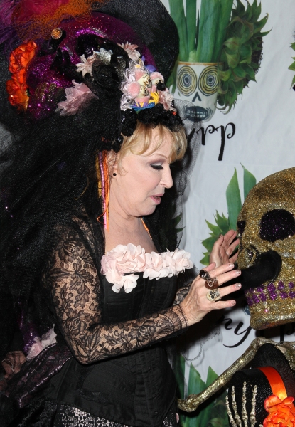 Photo Coverage: Bette Midler's 'Hulaween' Gala Benefit Image