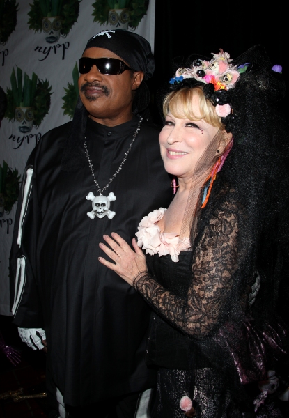 Photo Coverage: Bette Midler's 'Hulaween' Gala Benefit Image