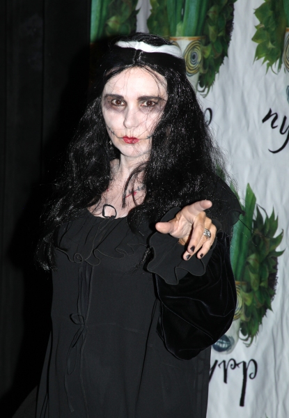 Photo Coverage: Bette Midler's 'Hulaween' Gala Benefit Image