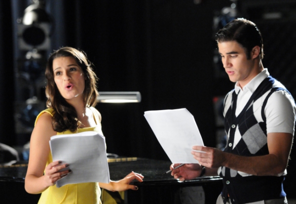 Rachel (Lea Michele, L) and Blaine (Darren Criss, R) rehearse for their performance i Photo