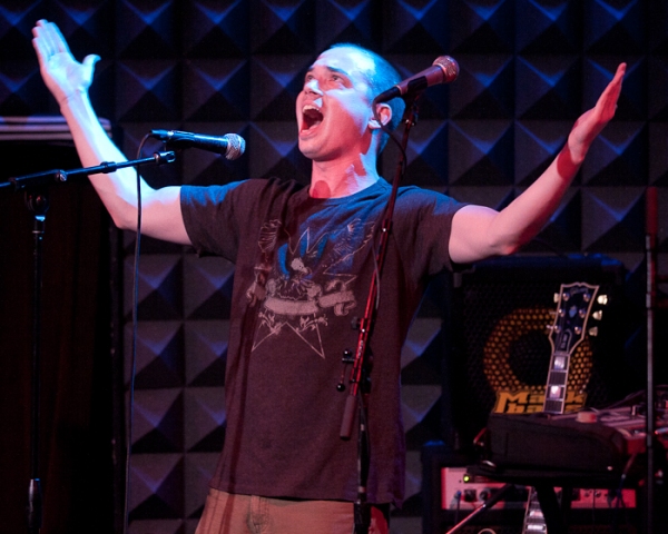 Photo Coverage: Benjamin Walker Brings FIND THE FUNNY to Joe's Pub Image