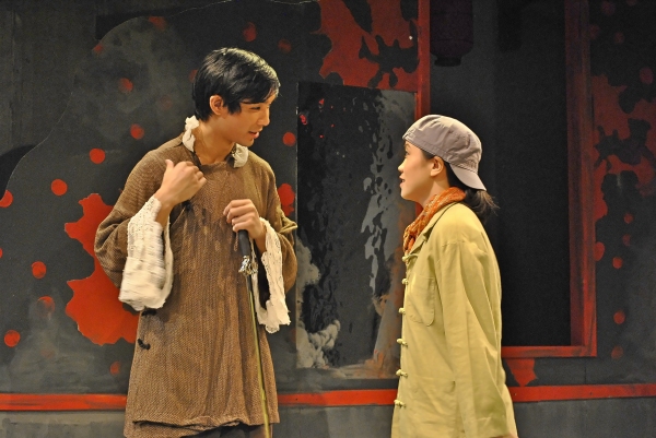 Roger Yeh as Fabian, Tina Chilip as Viola
 Photo