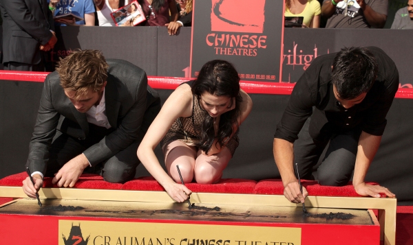 Nov. 2, 2011 - Hollywood, California, U.S. - Robert Pattinson, Kristen Stewart & Tayl Photo