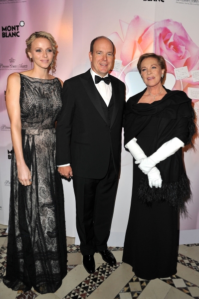 Photo Flash: Julie Andrews, Anne Hathaway, et al. at 2011 Princess Grace Gala 