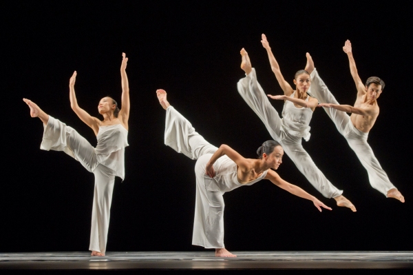 Photo Flash: Cloud Gate Dance Theatre's WHITE  Image