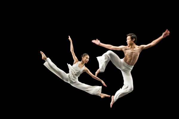 Photo Flash: Cloud Gate Dance Theatre's WHITE  Image