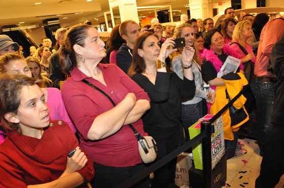 Photo Coverage: Midtown Men, Martha Wash, PRISCILLA Perform at  Bloomingdale's Holiday Window Unveiling Image