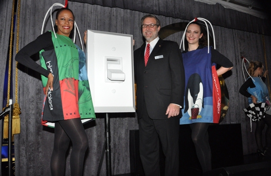Photo Coverage: Midtown Men, Martha Wash, PRISCILLA Perform at  Bloomingdale's Holiday Window Unveiling Image