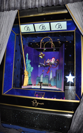 Photo Coverage: Midtown Men, Martha Wash, PRISCILLA Perform at  Bloomingdale's Holiday Window Unveiling Image