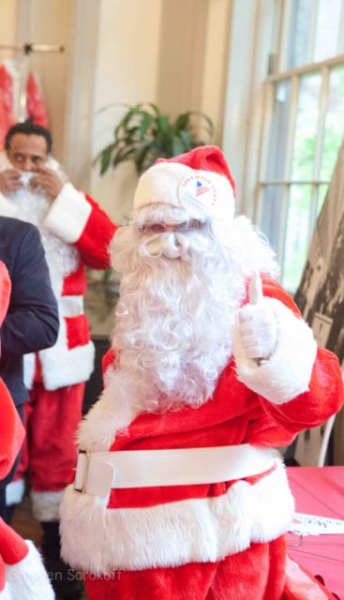 Photo Flash: Patrick Page Visits Sidewalk Santa School Image