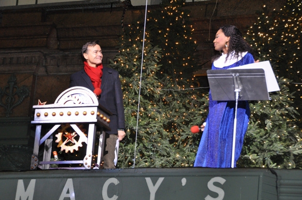 Photo Flash: Whoopi Goldberg and SISTER ACT Unveil Macy's 2011 Windows Image