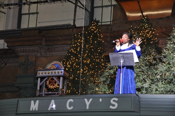 Photo Flash: Whoopi Goldberg and SISTER ACT Unveil Macy's 2011 Windows Image