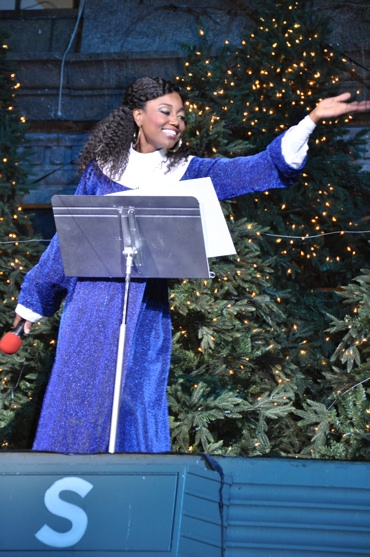 Photo Flash: Whoopi Goldberg and SISTER ACT Unveil Macy's 2011 Windows Image