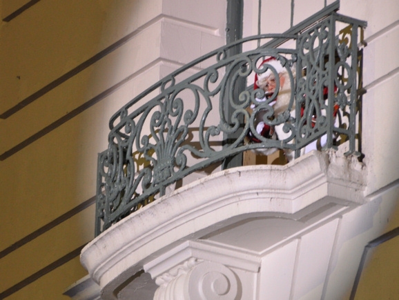 Photo Flash: Whoopi Goldberg and SISTER ACT Unveil Macy's 2011 Windows Image