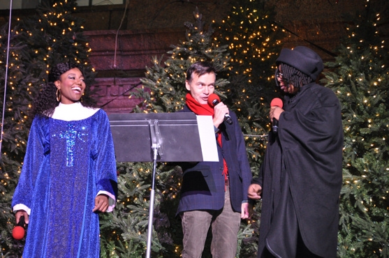 Photo Flash: Whoopi Goldberg and SISTER ACT Unveil Macy's 2011 Windows Image