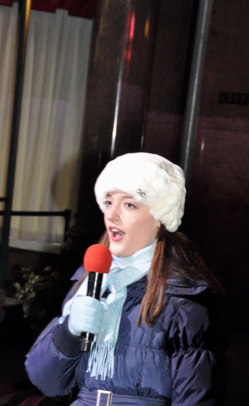 Photo Flash: Whoopi Goldberg and SISTER ACT Unveil Macy's 2011 Windows Image