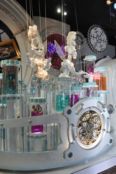 Photo Flash: Whoopi Goldberg and SISTER ACT Unveil Macy's 2011 Windows Image