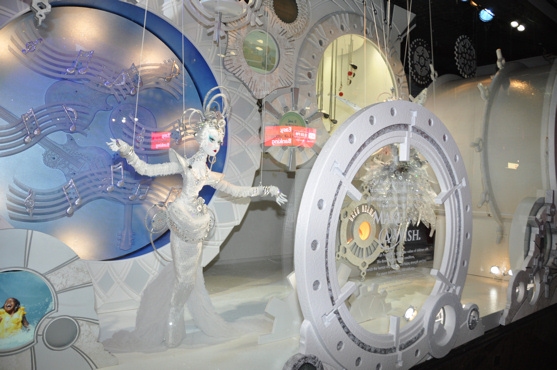Photo Flash: Whoopi Goldberg and SISTER ACT Unveil Macy's 2011 Windows Image