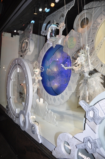 Photo Flash: Whoopi Goldberg and SISTER ACT Unveil Macy's 2011 Windows Image