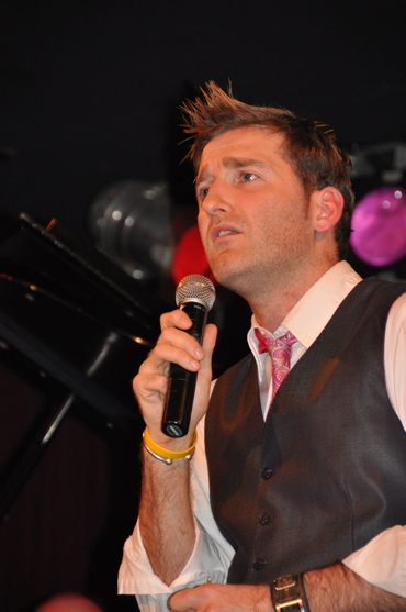 Photo Flash: Paul Byrom Plays B.B. Kings Image
