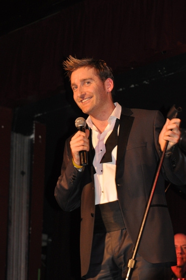 Photo Flash: Paul Byrom Plays B.B. Kings Image