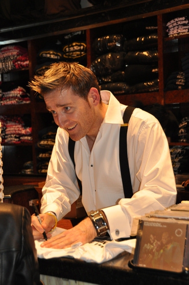 Photo Flash: Paul Byrom Plays B.B. Kings Image