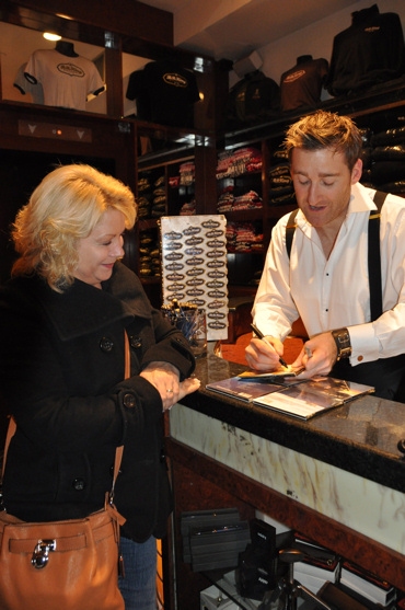 Photo Flash: Paul Byrom Plays B.B. Kings Image