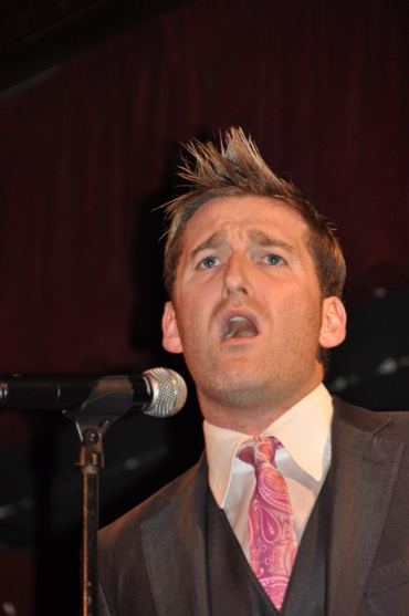 Photo Flash: Paul Byrom Plays B.B. Kings Image