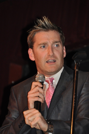 Photo Flash: Paul Byrom Plays B.B. Kings Image