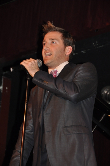 Photo Flash: Paul Byrom Plays B.B. Kings Image