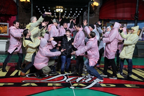 Photo Flash: Daniel Radcliffe, John Larroquette & HOW TO SUCCEED Cast Rehearse for Thanksgiving Day Parade in the Rain! Image