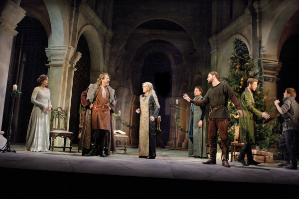 Photo Flash: Joanna Lumley, Robert Lindsay in Theatre Royal Haymarket's LION IN WINTER 