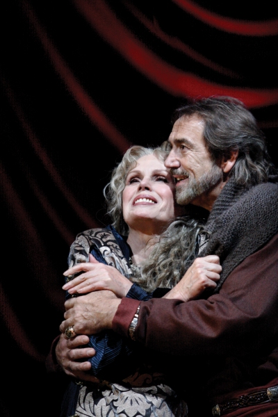 Photo Flash: Joanna Lumley, Robert Lindsay in Theatre Royal Haymarket's LION IN WINTER  Image