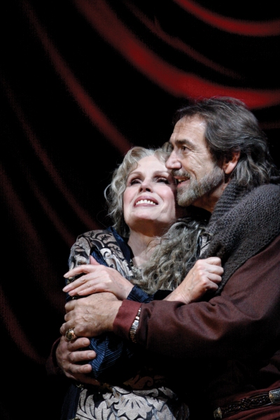 Photo Flash: Joanna Lumley, Robert Lindsay in Theatre Royal Haymarket's LION IN WINTER Image