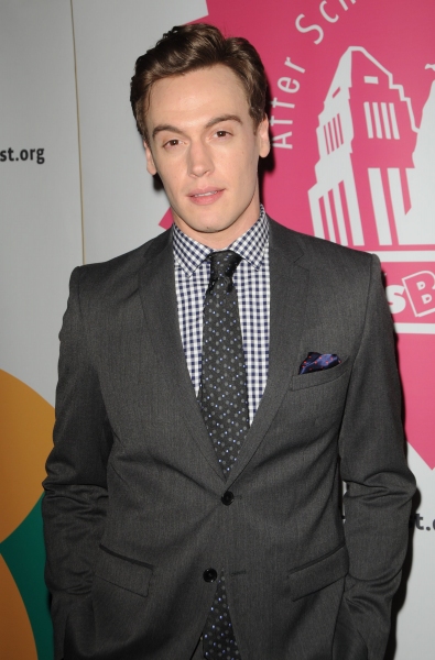 Photo Coverage: GLEE's Lindsay Pearce Opens A SNOW WHITE CHRISTMAS Panto in LA Image