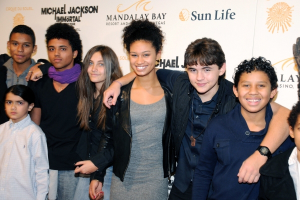 Photo Flash: Michael Jackson THE IMMORTAL World Tour - Red Carpet! Image