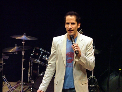 Seth Rudetsky performing for students Photo