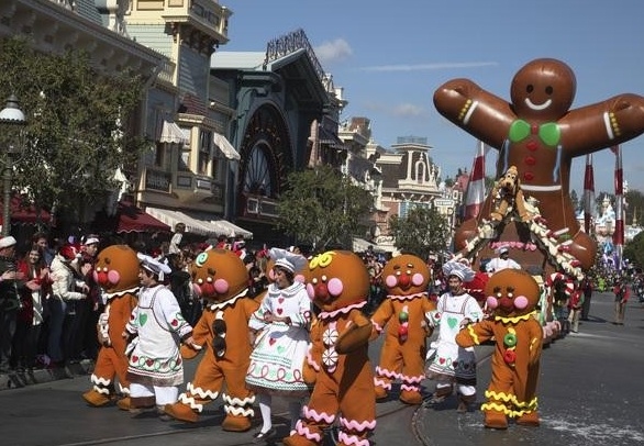 Photo Flash: First Look - Nick Cannon Hosts Disney's CHRISTMAS DAY PARADE, 12/25 Image