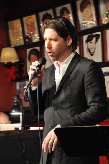 Photo Coverage: James Barbour Brings Holiday Concert to Sardi's Featuring Paige Davis Image