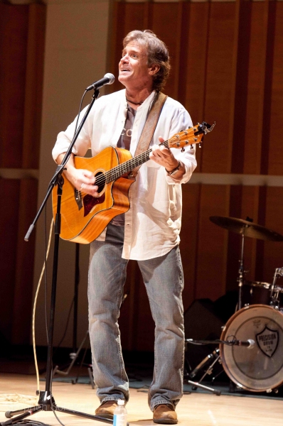 Photo Coverage: David Ippolito Brings 'That Guitar Man from Central Park' Back to Merkin Hall Image