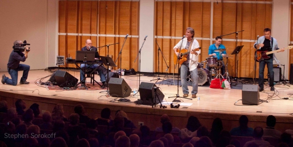 Photo Coverage: David Ippolito Brings 'That Guitar Man from Central Park' Back to Merkin Hall Image