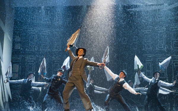 Photo Flash: West End's SINGIN' IN THE RAIN Performs at Royal Variety Image