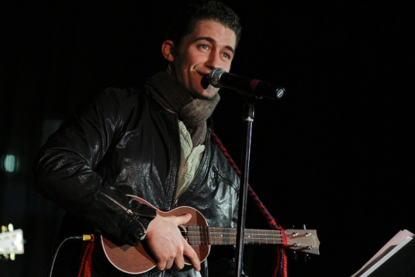 Photo Flash: Matthew Morrison Performs During HOLIDAZE HARMONY 