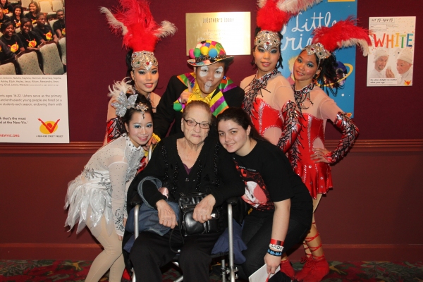 Cirque Shanghai Bai Xi cast member with Jo Jo Lenzi and Reina Croce Photo