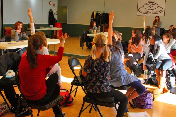 Photo Flash: Andrea McArdle Visits ANNIE Master Class Image