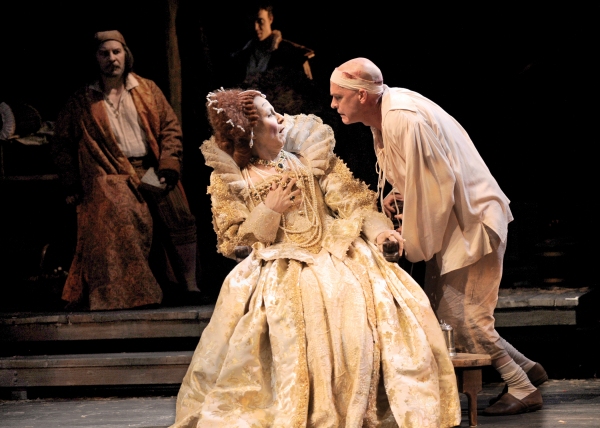 Photo Flash: First Look at Chicago Shakespeare Theatre's ELIZABETH REX Image