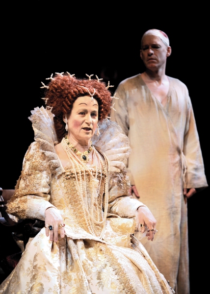 Photo Flash: First Look at Chicago Shakespeare Theatre's ELIZABETH REX Image